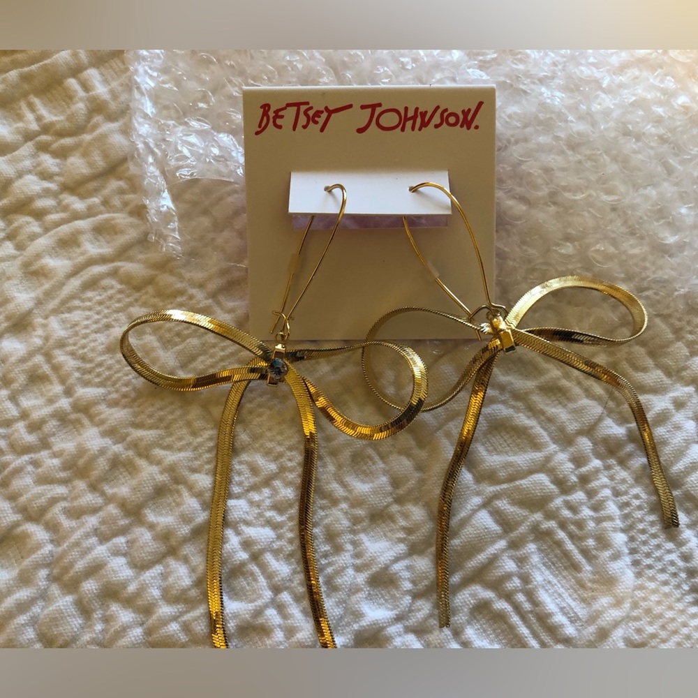 BBWT Betsey Johnson earrings